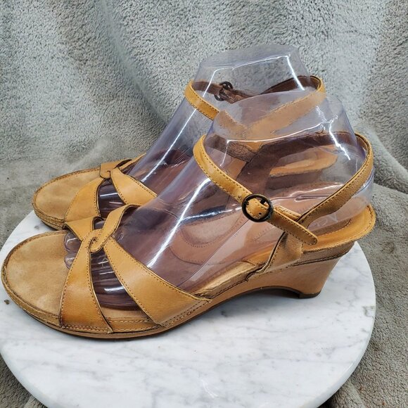 Clarks Shoes Womens Size 9 Brown Leather Artisan Strappy Heeled Sandals - Picture 1 of 10